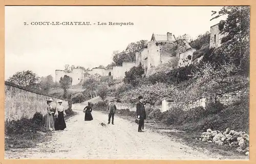 CPA Coucy le Chateau , Les Remparts, ungel.