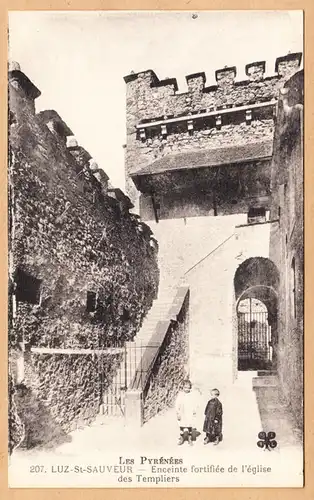 CPA Luz-Saint-sauveur, Enceinte forlitee de l'eglise des Templiers, ohn.