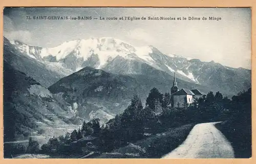 CPA Saint-Gervais-les-Bains, La route et l'église de Saint Nicolas et le dôme de Miage, ohnl.