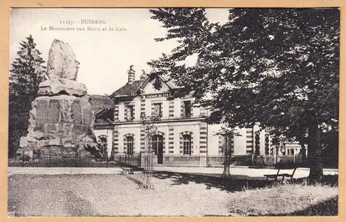 CPA Bussang, Le Monument aux Morts et la Gare, ungel.