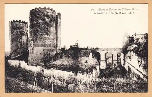CPA Tours et Douves du Chateau feodal de Cinq-Mars, ohnl.