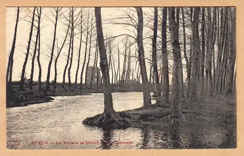 CPA Autun, Le Terrain se jetanf, iml.