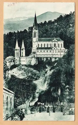 CPA Lourdes, La Basilique et la Grotte, en date du 1929