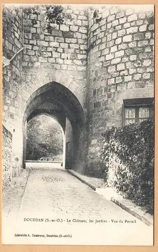 CPA Dourdan, Le Chateau, les Jardins, Vue du Portail, ungel.