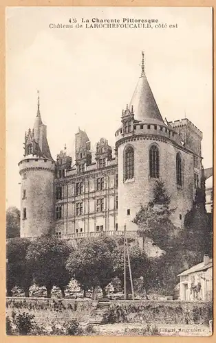 CPA La Charente Pittoresque,Chateau de Larochefoucauld, cote est, ungel.