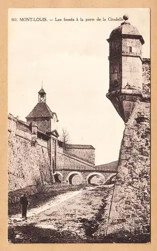 CPA Mont-Louis, Les Fosses et le Porte de la Citadelle, ohn.