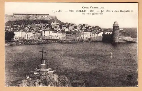 CPA Collioure, La Croix des Rogations et vue générale, ungel.
