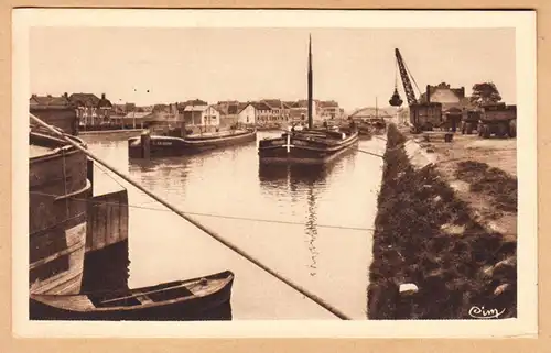 CPA Chauny, Le Canal, Vue sur le Port, ungel.