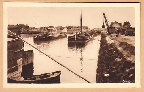 CPA Chauny, Le Canal, Vue sur le Port, unl.