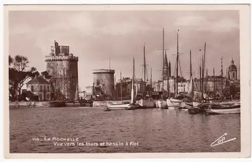 CPA La Rochelle, ue vers les tours et bassin a flot, ohnl.
