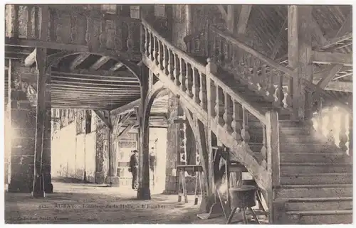 CPA Auray, Intérieur de la Halle. L'Escalier, unlich.