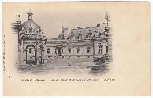 CPA Chateau De Chantilly, Cour d'Honneur et Entree du Musee Conde, ungel.