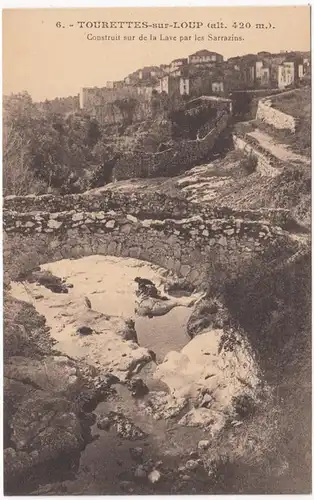 CPA Tourettes-sur-Loup, Construction sur de la Lave par les Sarrazins, ohnl.