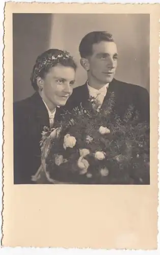 Couple de mariage AK avec bouquet, peu.