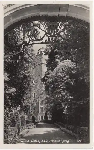 AK Bruck à Leitha, entrée du château, en 1938.