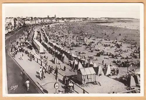 CPA Sables d'Olonne, Le Remblai et la Plage, gel.1950