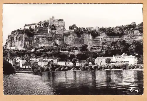 CPA Beynac, Le Bourg et son Château féodal du XIV° siècle, gel. 1955