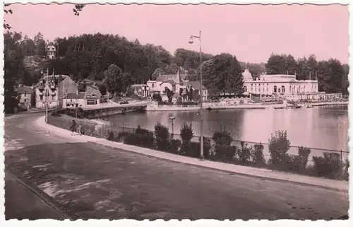 CPA Bagnoles de L''Orne, Un Coin du Lac et le Casino, ungel.