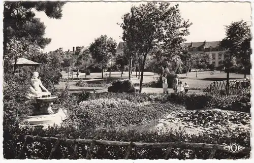 CPA Malo Les Bains, Le Jardin Public, gel.