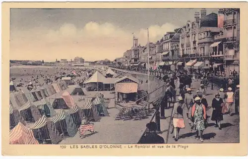 CPA Sables d'Olonne, Le Remblai et vue de la Plage, daté de 1931