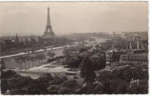 CPM Paris, Perspective sur la Seine, la Tour Eiffel et le Palais de Chaillot, ungel.