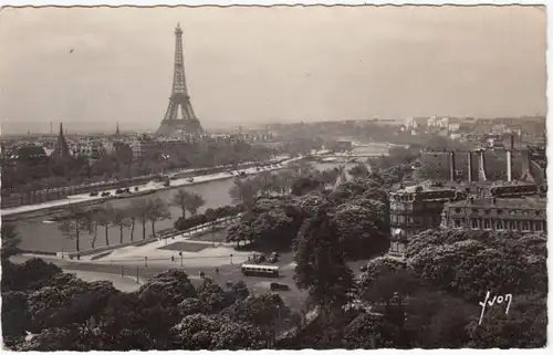 CPM Paris, Perspective sur la Seine, la Tour Eiffel et le Palais de Chaillot, unhil.