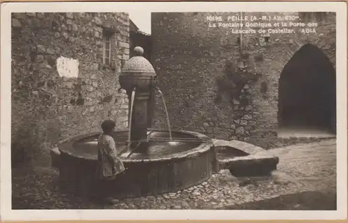 CP Peille, La Fontaine Gothique et la Porte des Lascarits de Castellar, en 1933