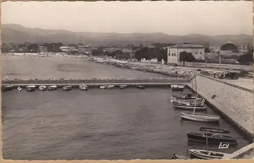 CPA La Ciotat, La Port de St.- Jean et la Plage, ohn.