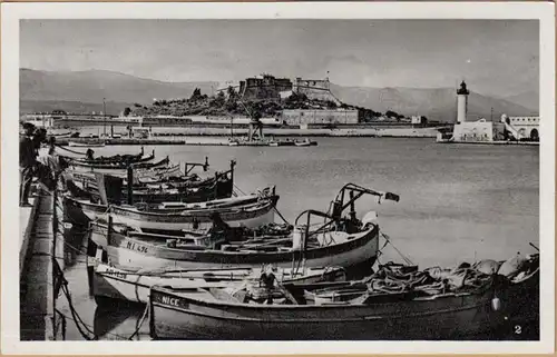 CPA Antibes, Le Port et le Fort Carre, uns.