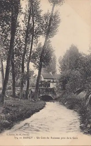 CPA Surgy, Un Coin du Ruisseau près de la Gare, ohnl.