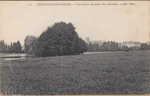 CPA Entrains sur Nohain, Vue  prise du parc du chateau, ungel.