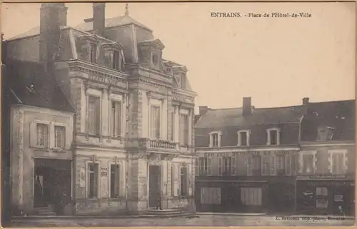 CPA Entrains, Place de l’Hôtel de Ville, ungel.
