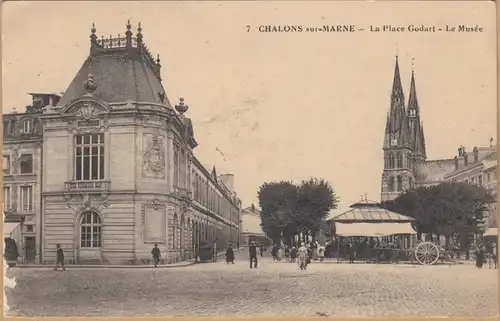 CPA Châlons-sur-Marne, La Place Godart, Le Musee, gel. 1915