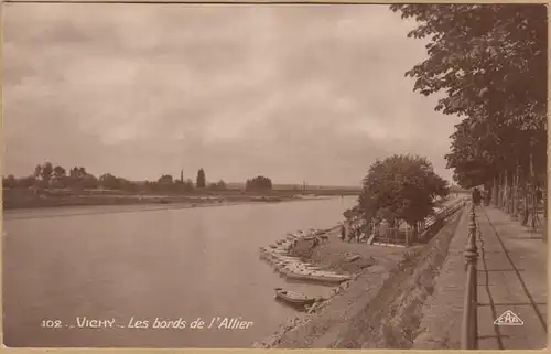 CPA Vichy, Les bords de l'Allier, ungel.