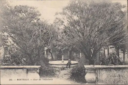 CPA Montrieux, Cour de l'Hotellerie, Postale Militaire, gel.