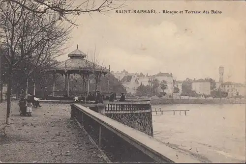 CPA Saint-Raphael, La Terrasse des Bains, en date de 1915