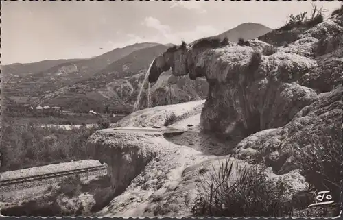 CP Vallee de la Duarnce, Environs de Montdauphin-Guillestre. La Fontaine petrifiante d'Eygliers.