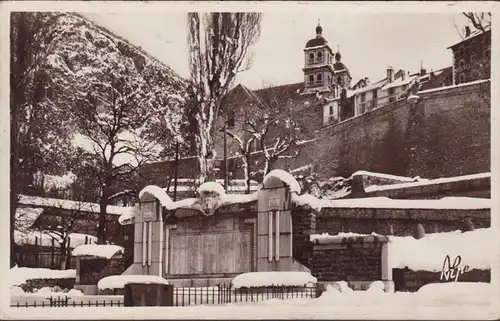 CP Briancon, Les remparts et le Monument aux Morts.