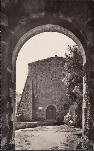 CP Evenos-Montagne, Portique et façade de l'Eglise.