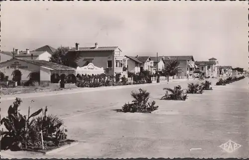 CP Canet-Plage, boulevard du front de Mer cote gauche.