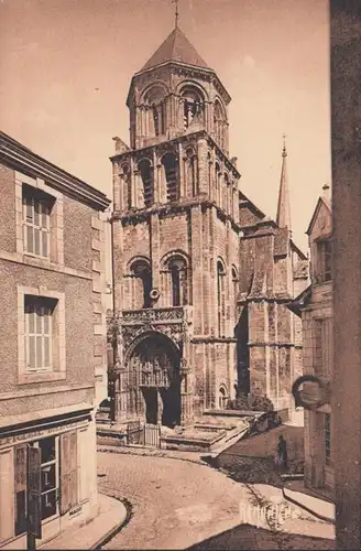 Cpa Poitiers, Eglise Sainte Radegonde.