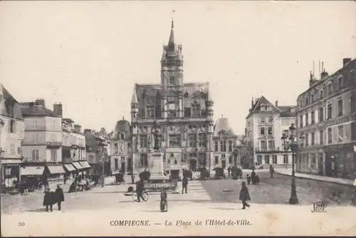 Cpa Compiègne, La Place de l'Hôtel de Ville, ungel.
