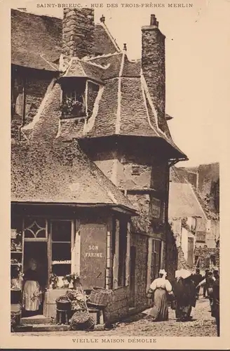 Cpa Saint Brieuc, Rue des Trois Freres Merlin, Vieille maison demolie.