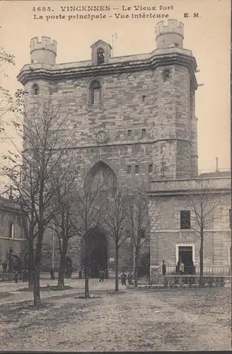 Cpa Vincennes, Le Vieux Fort, La porte principale , Vue intérieure.