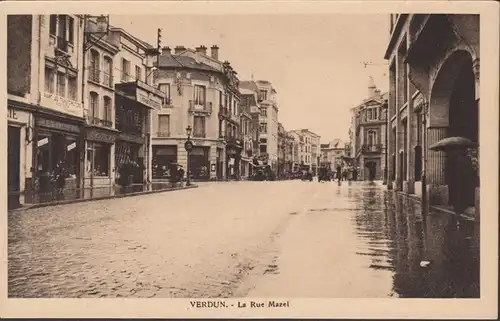 CPA Verdun, La Rue Mazel, unliche.