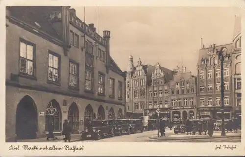 AK Kiel marché avec l'ancienne mairie Feldpost, couru 194?