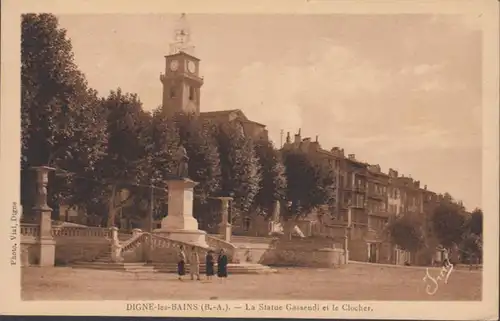 CPA Signes-les-Bains La Statue Gassendi et le Clocher, non circulaire