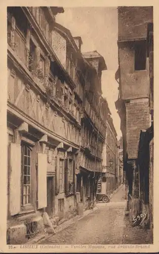 CPA Lisieux Vieilles Maisons rue Aristide Briand, non circulé