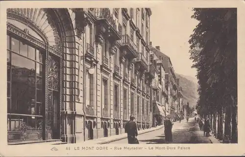 CPA Le-Mont-Dore,Rue Meynadier, Le Mont-Dore Palace, non circulé