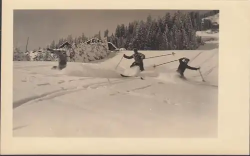 AK Mittelberg Drei Skifahrer, ungelaufen